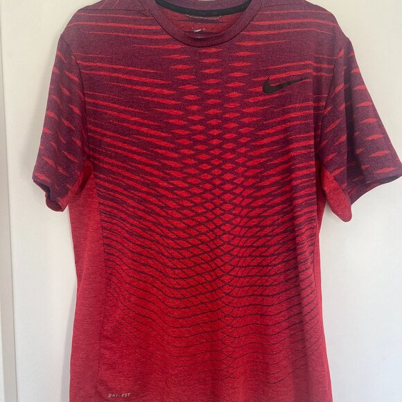 Nike Training T-Shirt Ultimate Dry - Night Maroon/LT Crimson Size Large - Picture 1 of 6